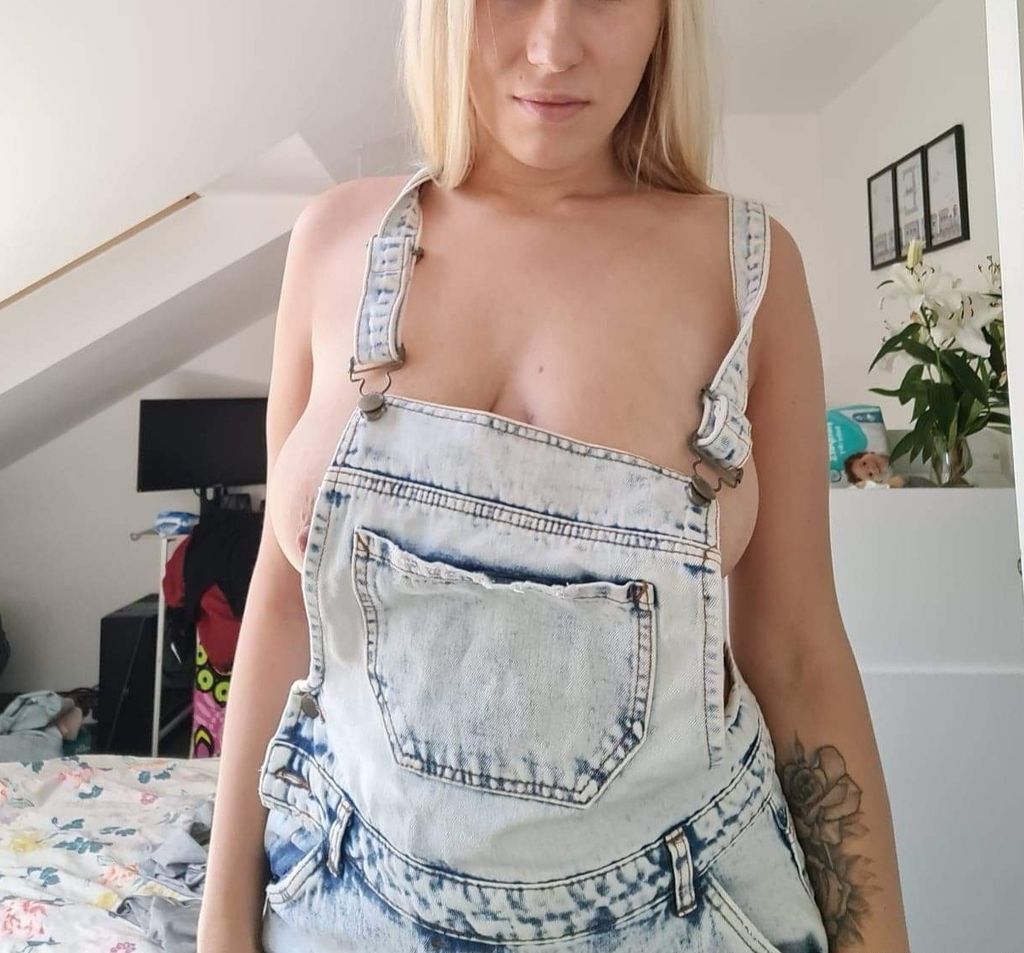 My missus having a selfie time