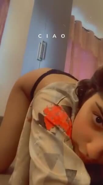 Pakistani girlfriend showing her boobs